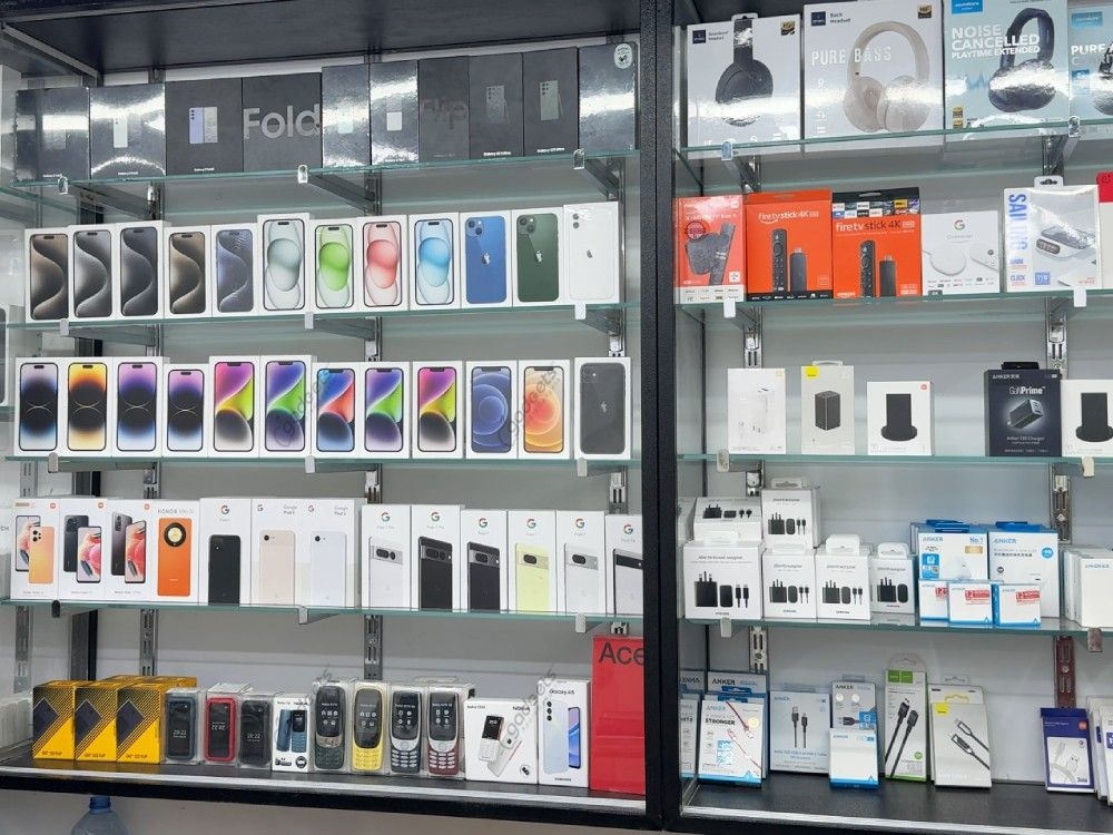 Apple gadgets Bcity (2)-6359
