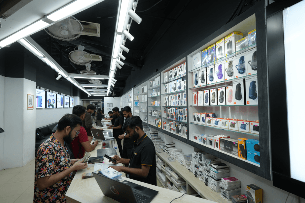 apple-gadgets-customer-acquisition-jamuna-future-park-7798